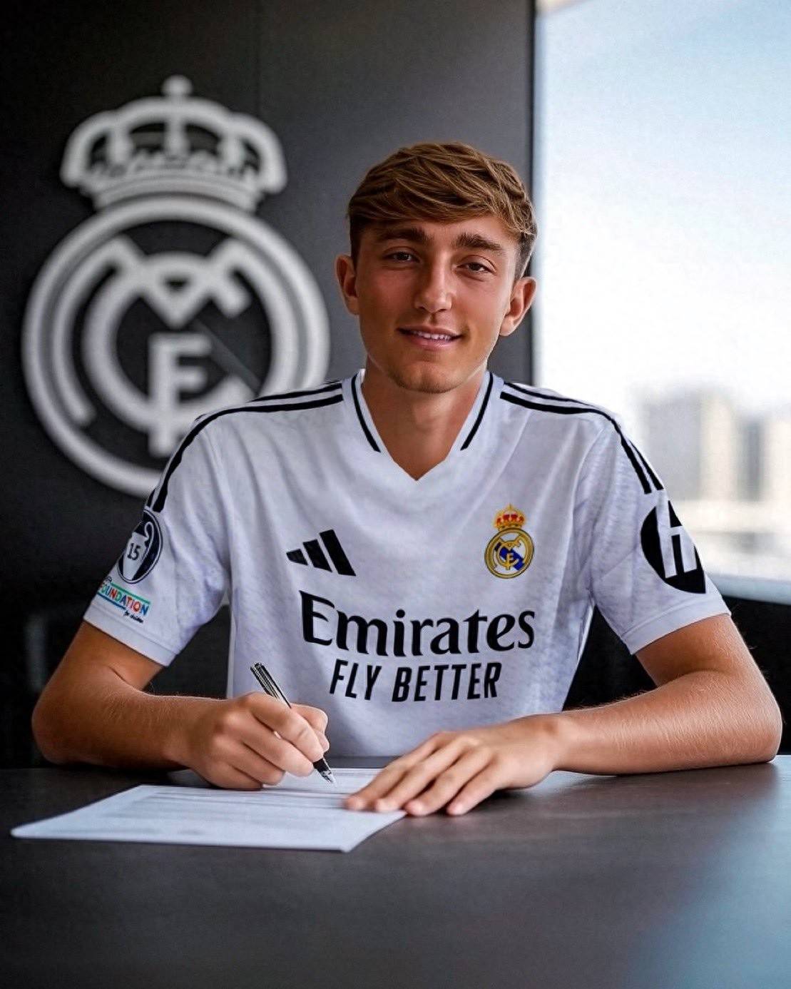 英雄联盟S15比赛时间-转会期突围战来临；里昂围绕欧冠止住颓势；引发热议；球探报告显示潜力