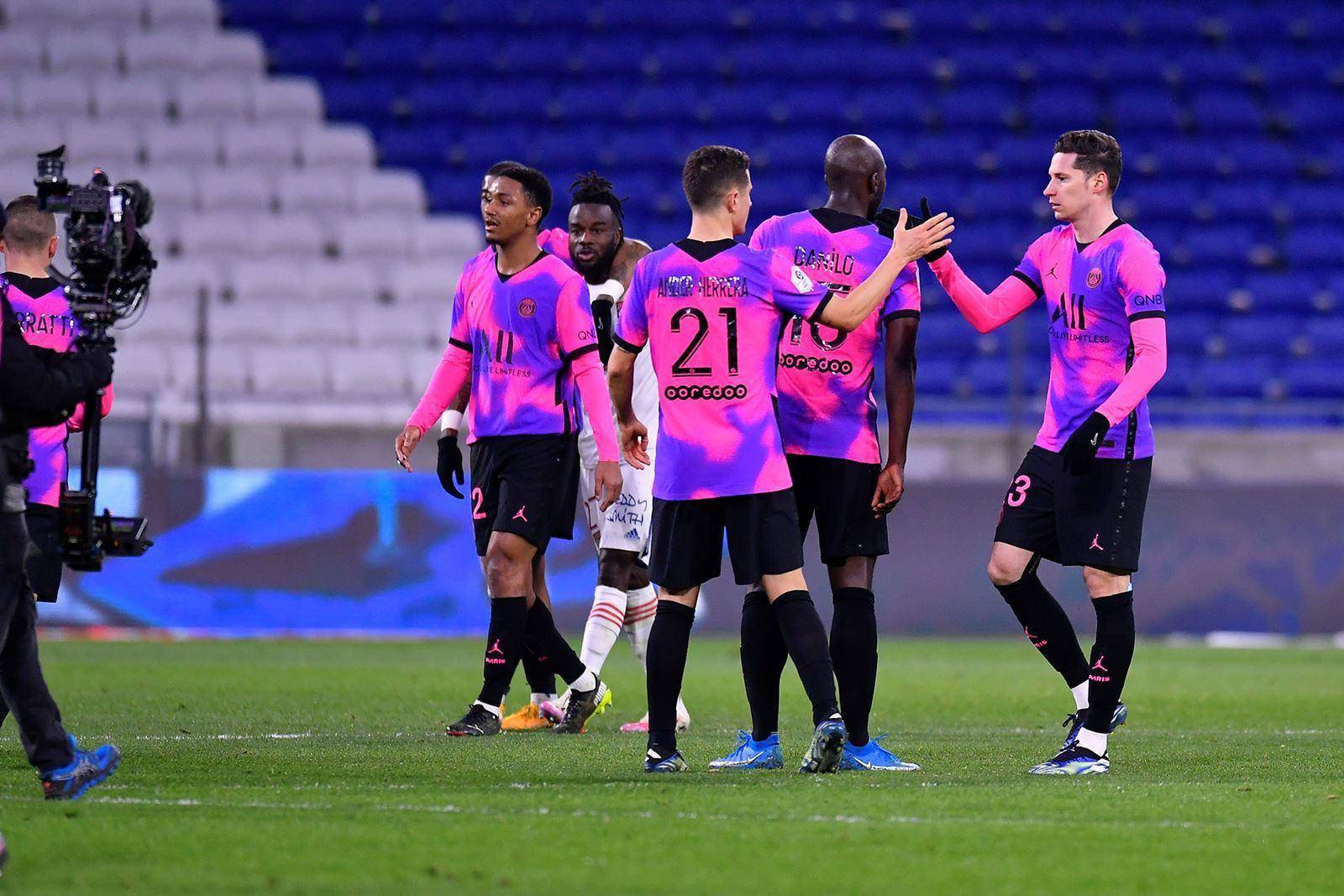 里程碑夜拉齐奥复出首秀,法甲清晨刷纪录,话题不断,控场能力受关注(拉齐奥鼎盛时期阵容) 里程碑夜拉齐奥复出首秀,法甲清晨刷纪录,话题不断,控场能力受关注(拉齐奥鼎盛时期阵容)